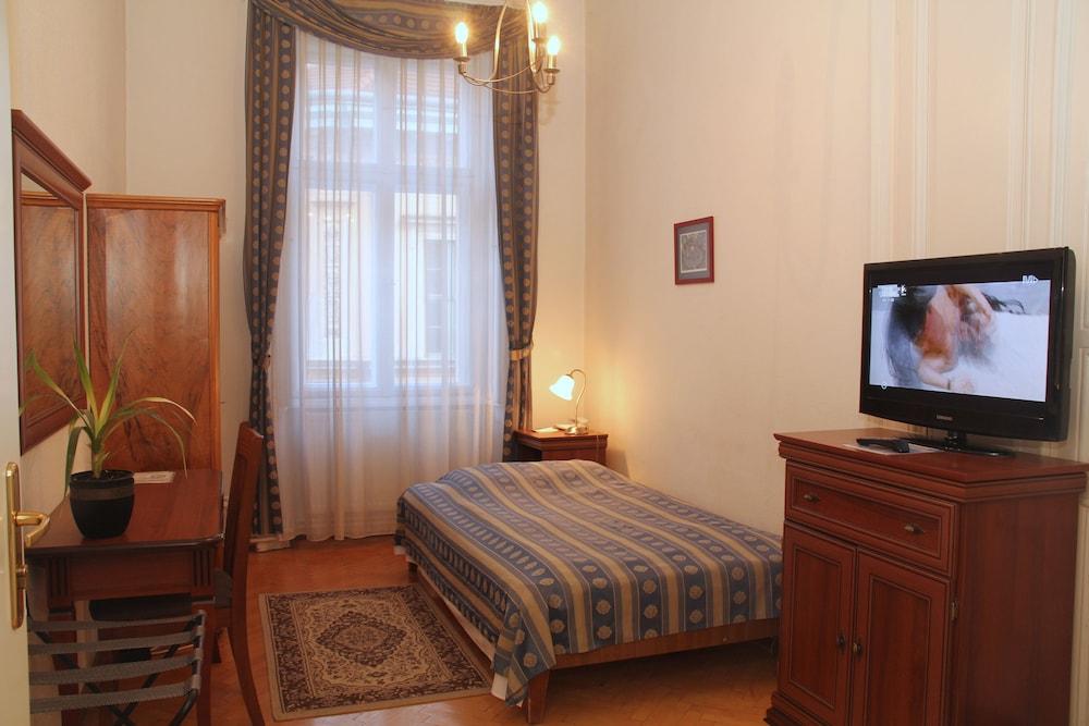 Kalvin House Apartmanhotel 3*
