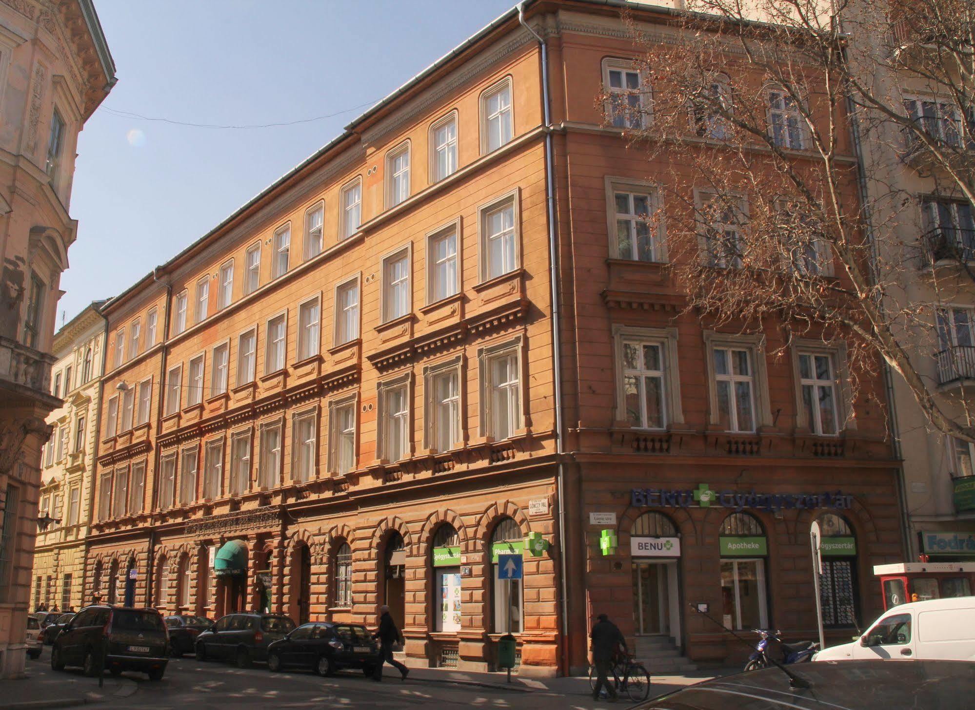 Kalvin House Apartmanhotel